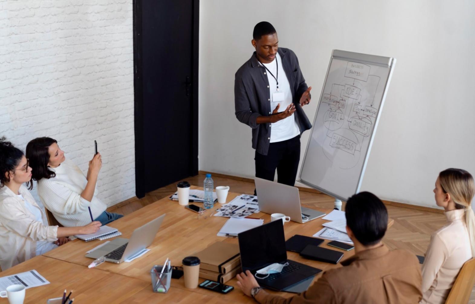 Professionelle Beratungsatmosphäre mit Fokus auf vertrauensvolle Geschäftsgespräche